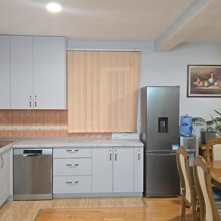 Family Apartment-Dilorena บาร์ ภายนอก รูปภาพ