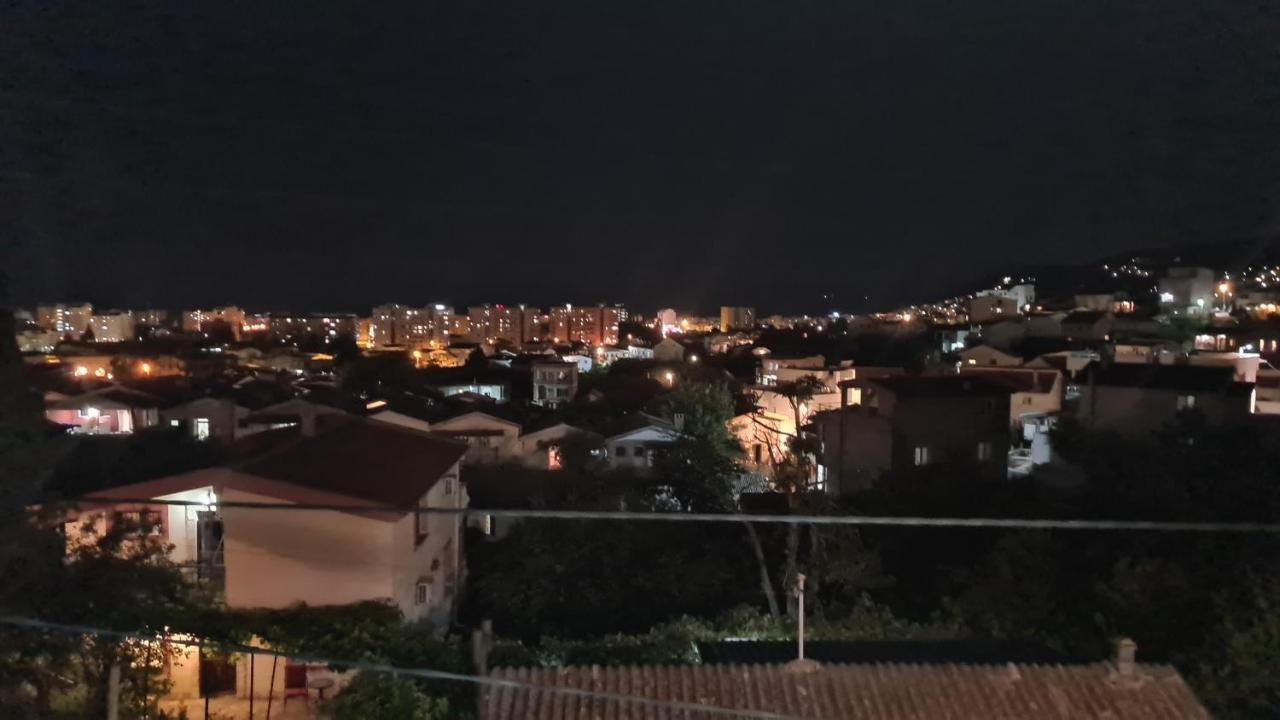 Family Apartment-Dilorena บาร์ ภายนอก รูปภาพ