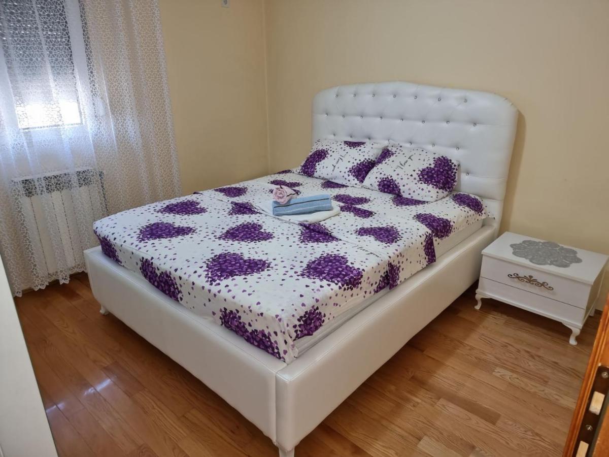 Family Apartment-Dilorena บาร์ ภายนอก รูปภาพ