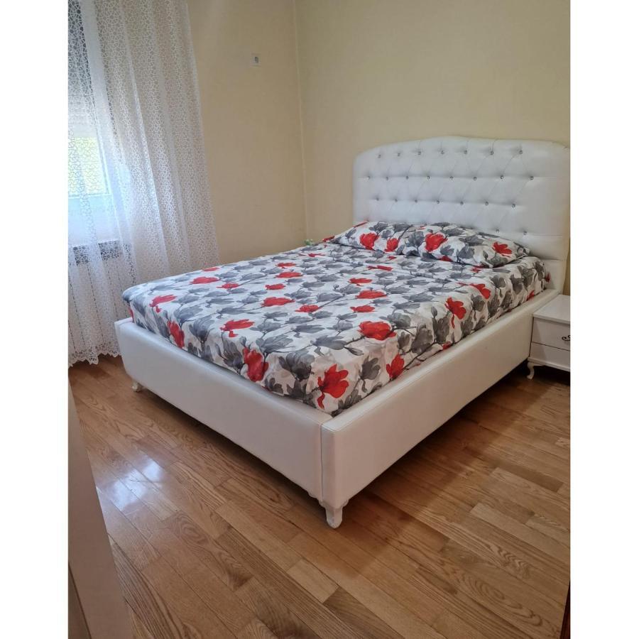 Family Apartment-Dilorena บาร์ ภายนอก รูปภาพ