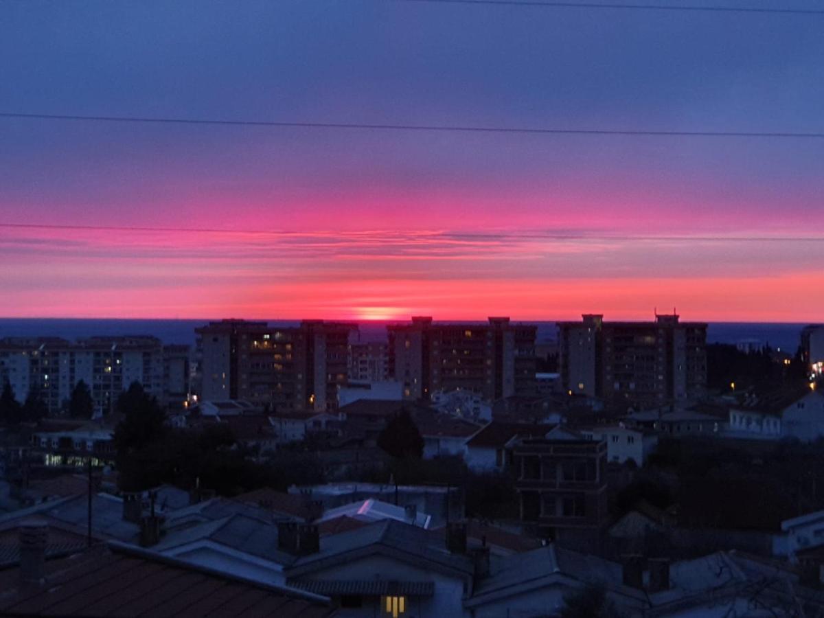 Family Apartment-Dilorena บาร์ ภายนอก รูปภาพ