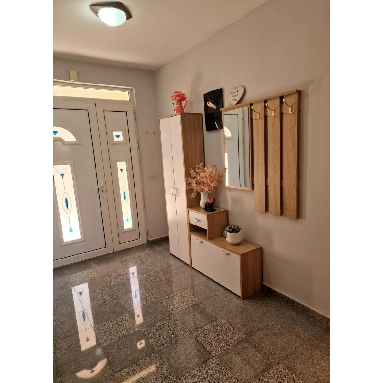 Family Apartment-Dilorena บาร์ ภายนอก รูปภาพ