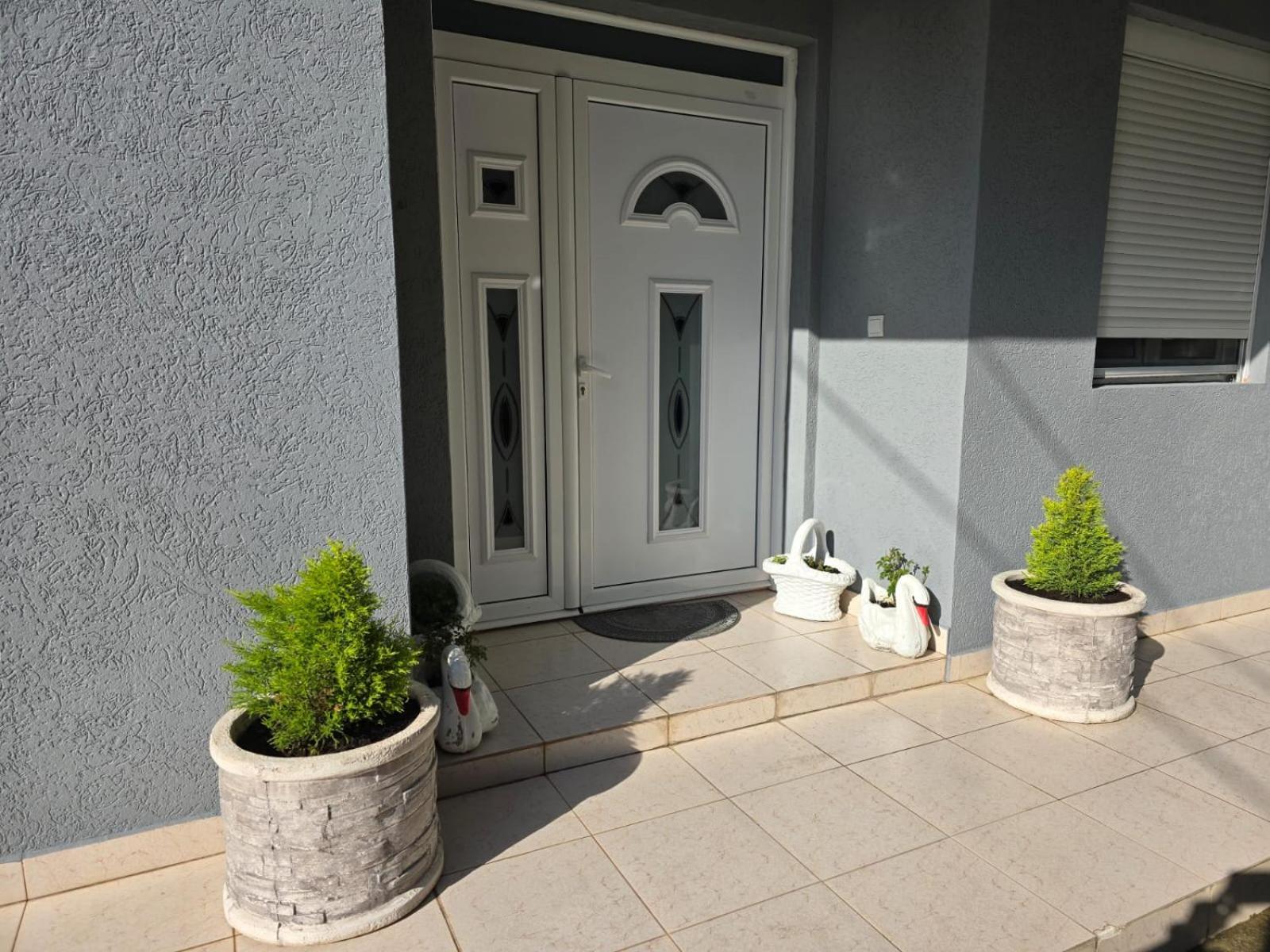 Family Apartment-Dilorena บาร์ ภายนอก รูปภาพ
