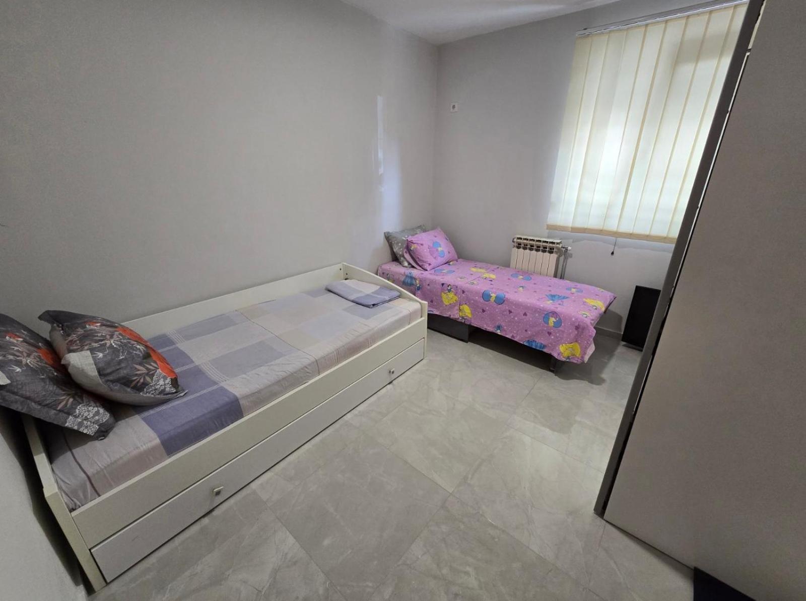 Family Apartment-Dilorena บาร์ ภายนอก รูปภาพ