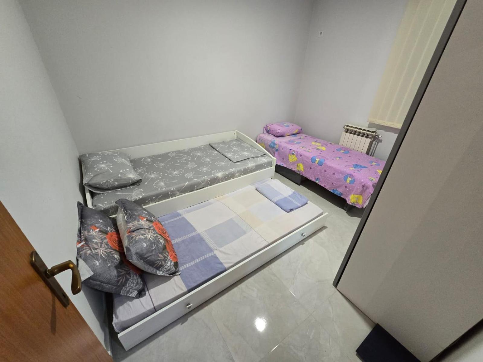 Family Apartment-Dilorena บาร์ ภายนอก รูปภาพ