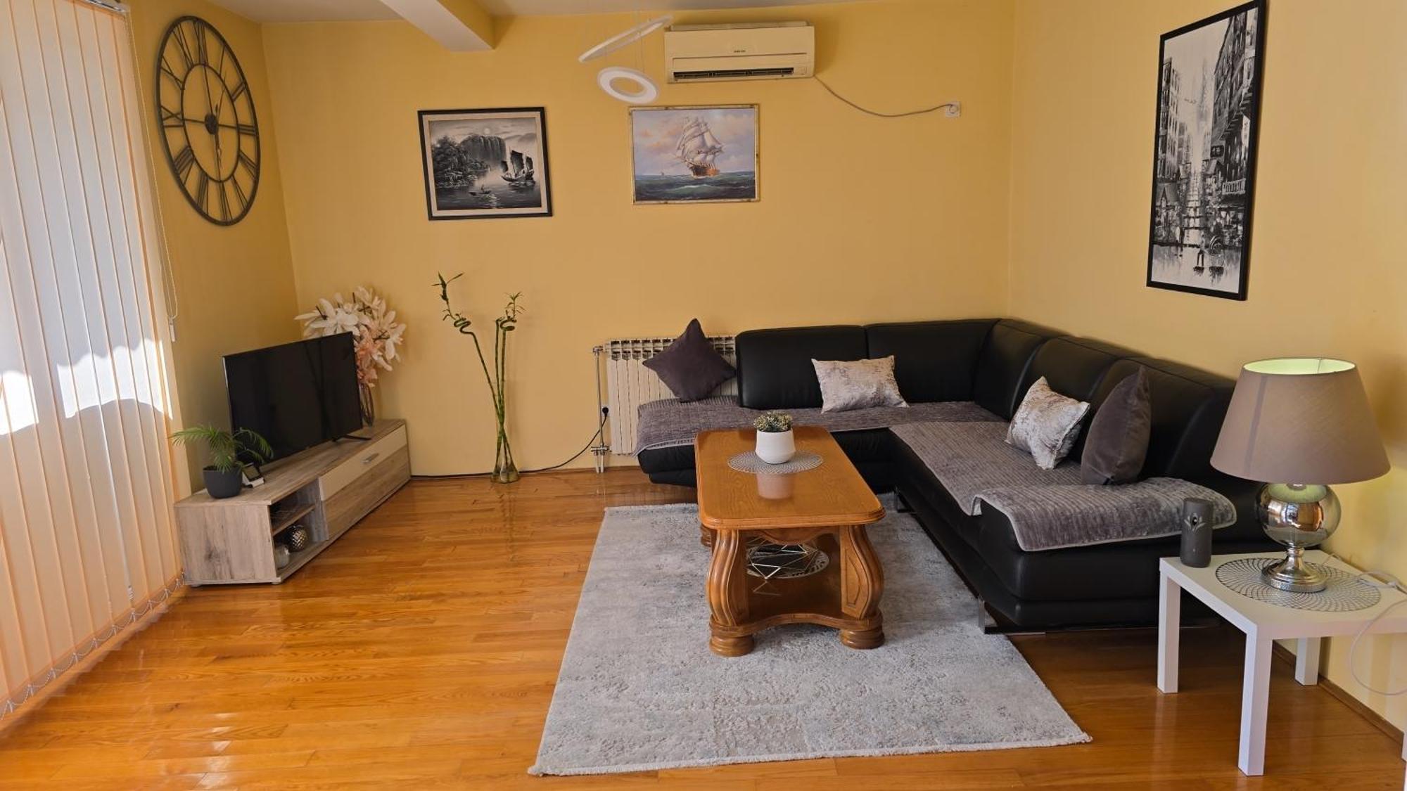 Family Apartment-Dilorena บาร์ ภายนอก รูปภาพ