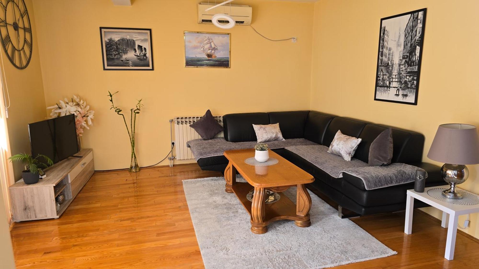 Family Apartment-Dilorena บาร์ ภายนอก รูปภาพ